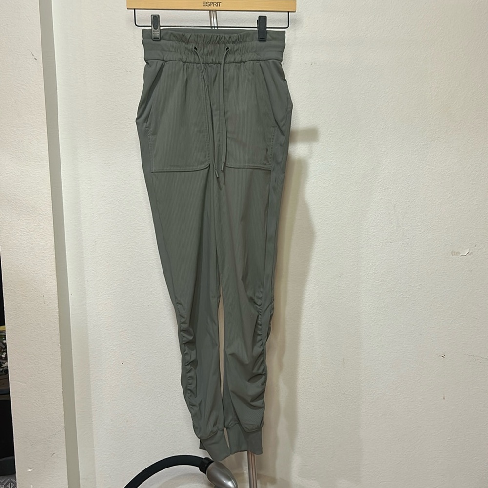 EUC Lululemon Beyond The Studio Jogger